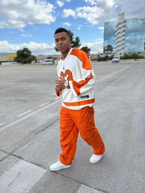 伊桑绝平巴黎！姆巴佩社媒晒弟弟照片：疯狂的剧本，我的明星男孩