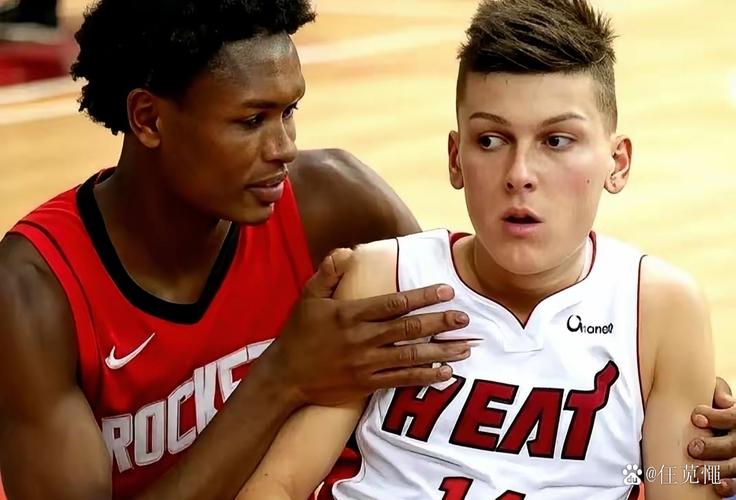 行云流水！申京反击分球阿门，阿门助攻贾巴里-史密斯空接暴扣