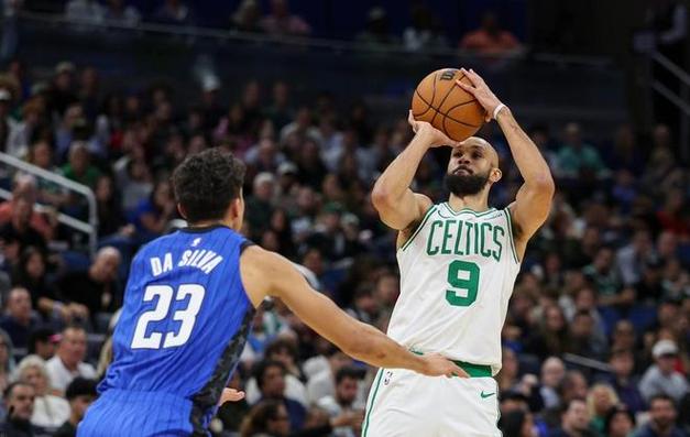 还需要找手感！怀特半场13中4&三分8中1拿到9分3板9助1断2帽