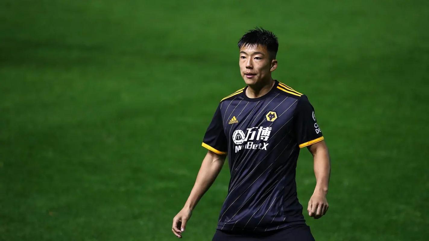 本赛季踢“蒙超”！博主称前国安球员何朕宇已退役，何朕宇否认