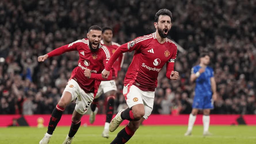 双红会焦点大战！曼联官方：球队将身穿白色客场球衣踢利物浦