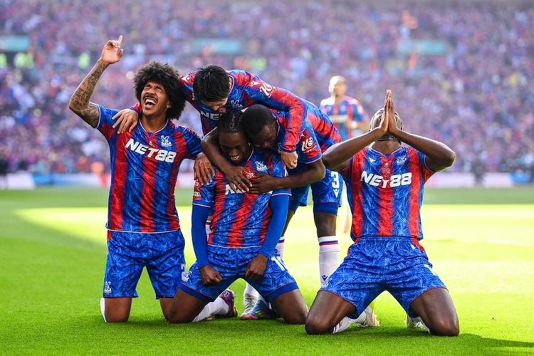 多点开花！埃泽内切兜射破门，英格兰5-0领先拉脱维亚