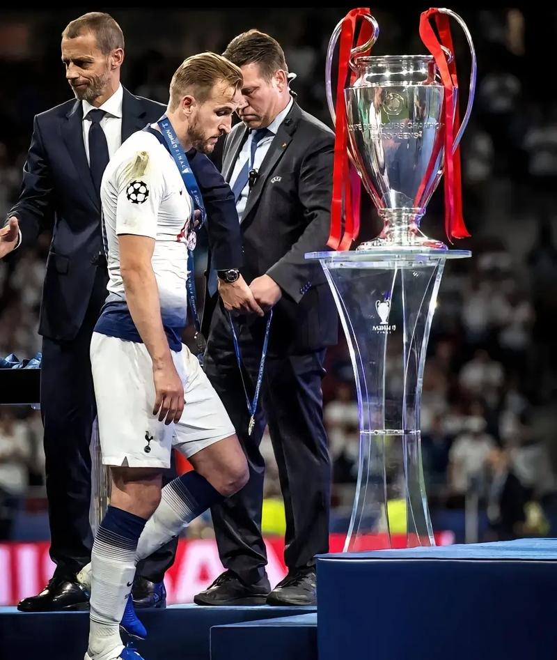 完美表现！凯恩第13次单场至少为英格兰打进两球