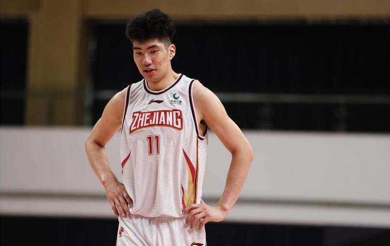 媒体人:看到余嘉豪、杨瀚森等都奔赴海外追梦 小曾不会甘于平凡