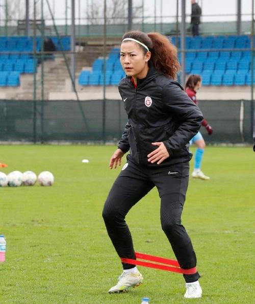 李佳悦社媒：35岁几乎踢满女超所有比赛，训练的高速跑全队第一
