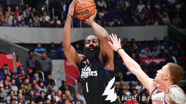 三分没开！小卡上半场11中5得15分2板2助 三分4中0