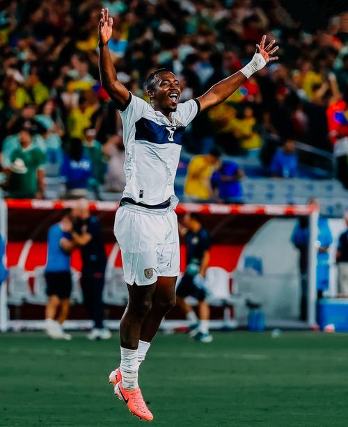 巴黎官方祝帕乔24岁生日快乐，去年4000万欧加盟已斩获5冠