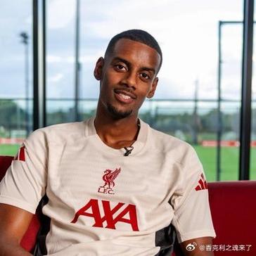 斯洛特：伊萨克体能接近应有水平，如今可以公平地评价他