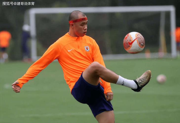 激情滑跪庆祝！黄政宇凌空弹射破门，收获泰山生涯第二球