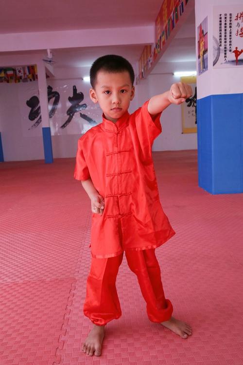 胡睿宝：陈涛上任后训练量加大，这么热的天气其实就是拼精气神