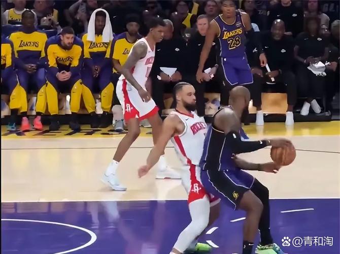 詹母曾想为儿子出头对自己动手？皮尔斯：我只是阻止了他上篮