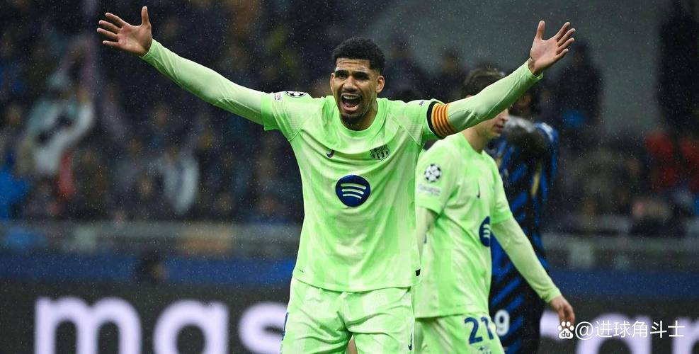 绝杀！阿劳霍：弗里克问我能否踢前锋，我说我上场就能进球