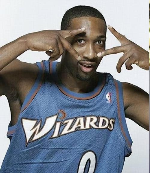 阿里纳斯：三球纹身太多无法做门面 即使老詹拍广告也要遮上纹身