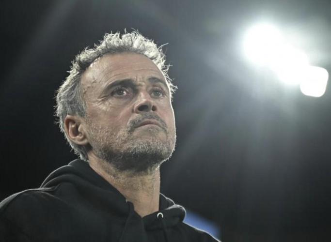 队报:恩里克非常满意马尤卢的表现,巴黎已开启续约谈判