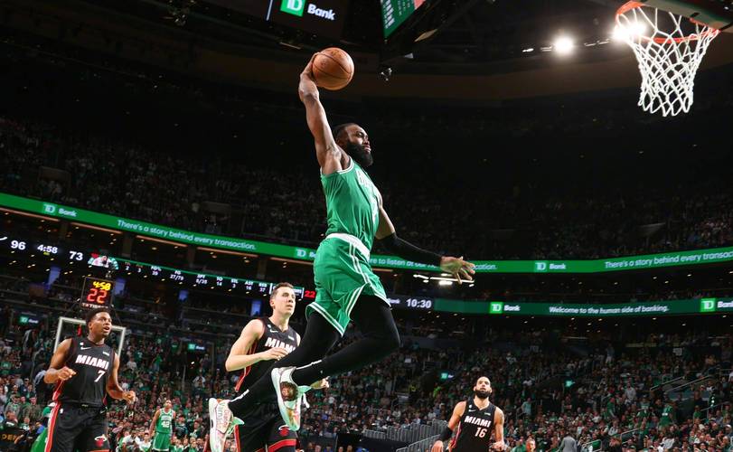 明天绿军客战活塞！队记：杰伦-布朗出战成疑 怀特大概率出战