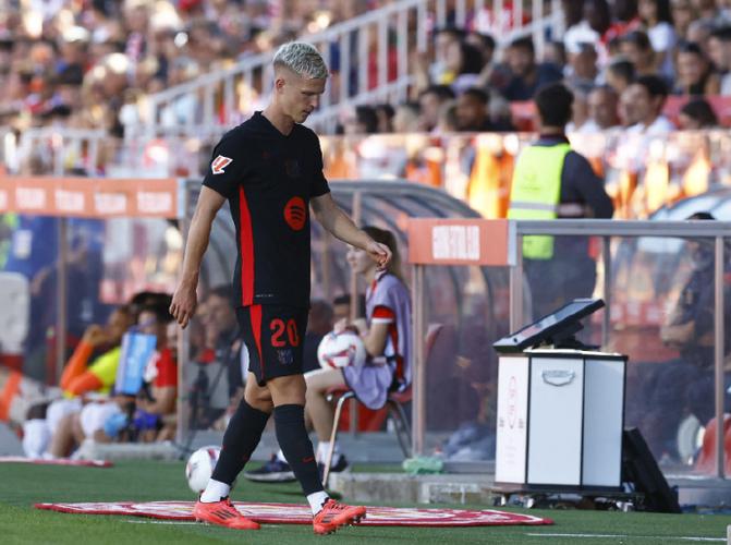 好消息！莱万、奥尔莫恢复合练，队友们拍打仪式欢迎