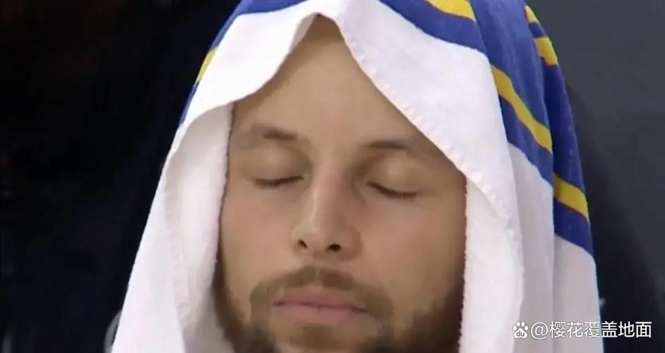 库里:这支勇士的深度真的惊人 对其他队来说可能是件挺可怕的事