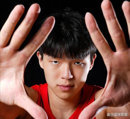 媒体人：很多球迷爹味太重 要杨瀚森活成自己想要的样子