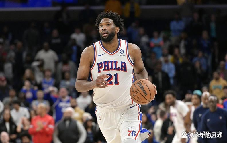 攻强守弱！恩比德半场10中6砍全队最高18分 三分3中2