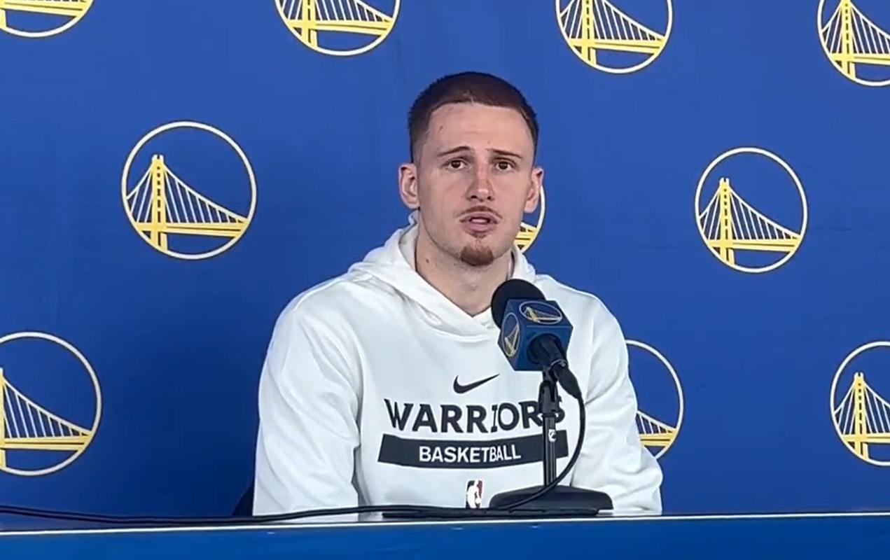 队记：迪文岑佐分位出身打了3场控卫值得商榷 难道在效仿火箭？