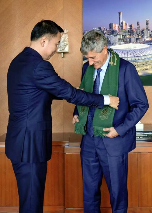 媒体人：北京国安在谈一个东欧外教，人在北京，还是以前的渠道