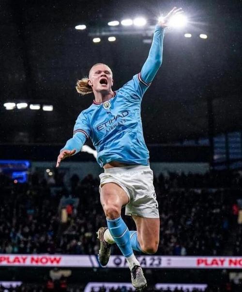 2025年姆伯莫英超运动战打进11球，同期仅次于17球的哈兰德