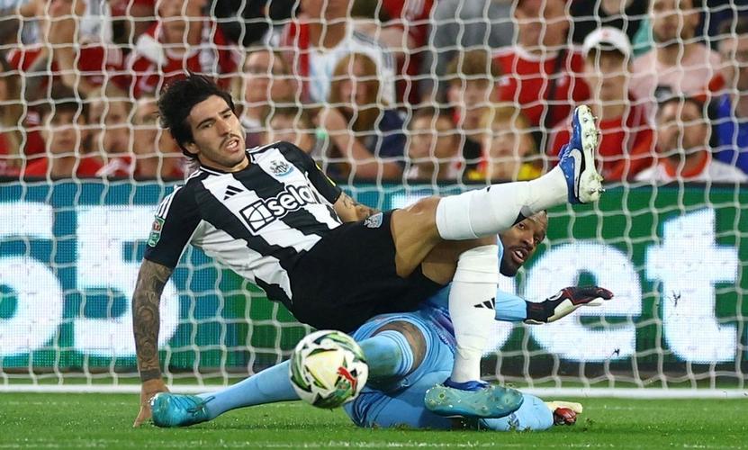 埃迪-豪：轮换阵容踢得非常积极 托纳利在中场的表现堪称大师级