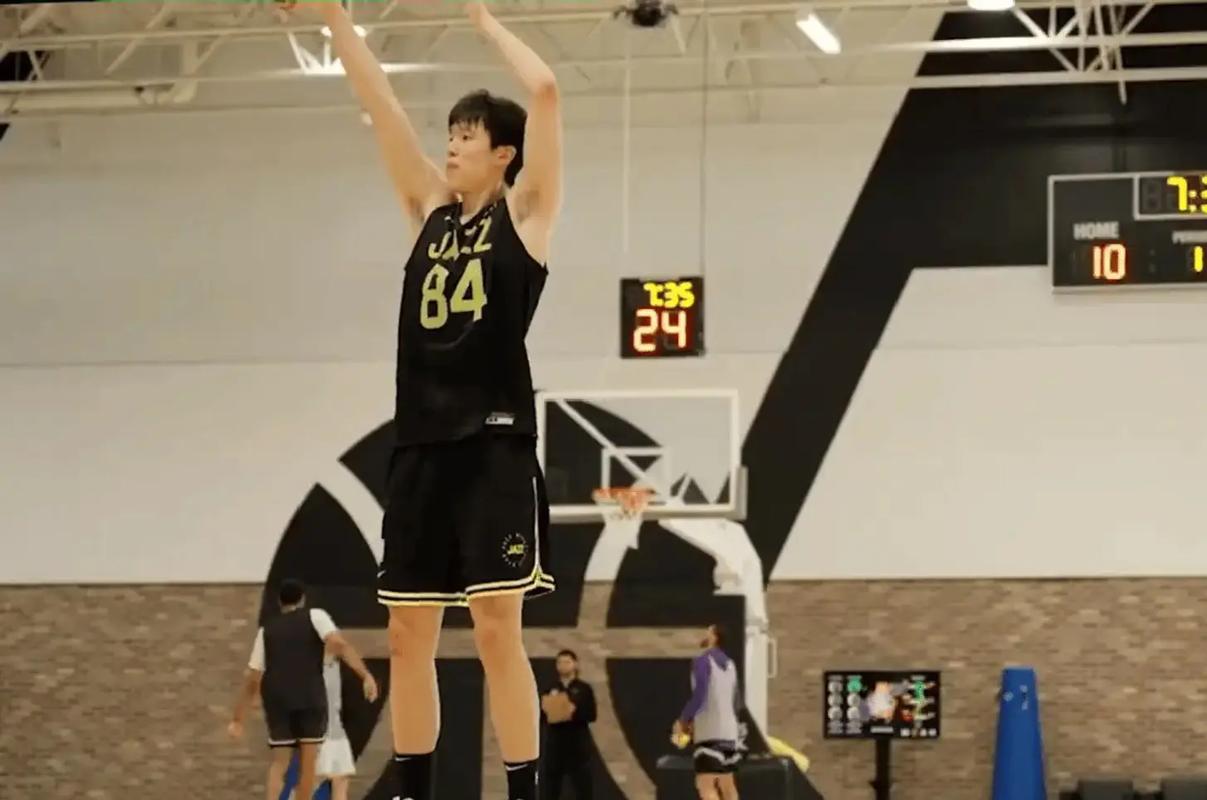 媒体人：战爵士无论杨瀚森个人状态还是球队对其使用都会成为焦点