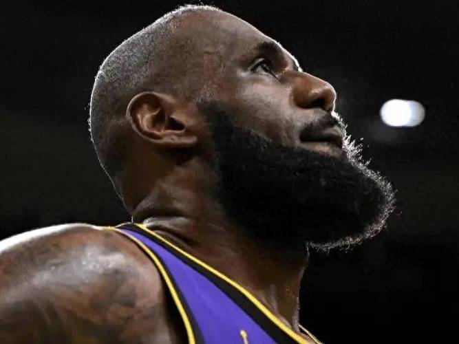 路威:里夫斯值得大合同 若他继续保持这种表现能改变湖人的前景