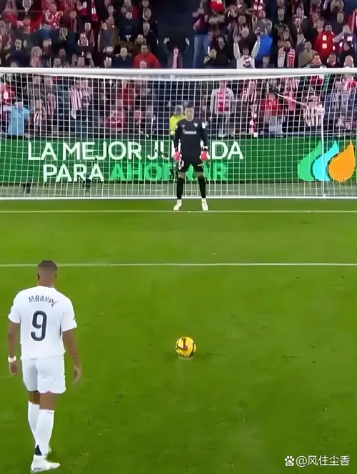 什琴斯尼问答：莱万打乒乓球输不起；研究过姆巴佩所以扑了他点球