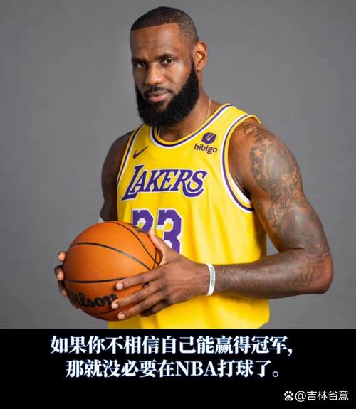 詹姆斯&库里等4冠球员能追上你的7冠吗？霍里：勒布朗最多再打2年