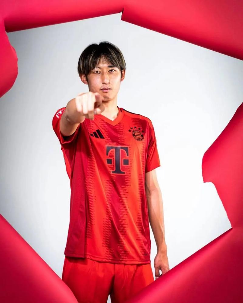 拜仁官方:戴维斯、穆西亚拉、伊藤洋辉今日完成个人训练