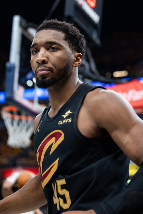 米切尔谈下半场0分：我没事 就是感觉双腿有些沉重