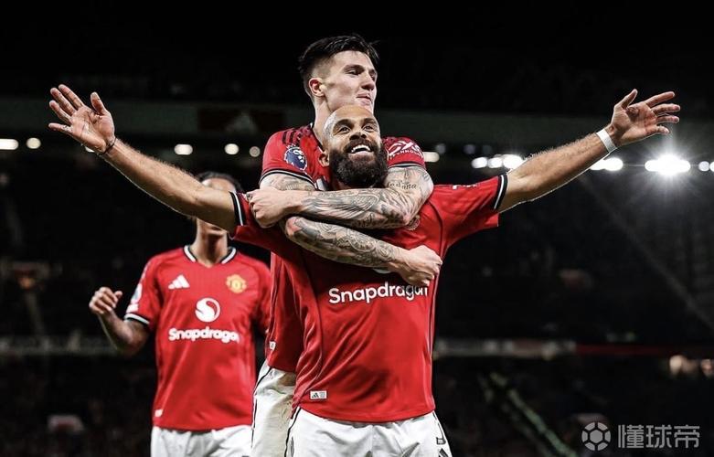 3球1助攻带队3连胜！曼联官方：姆伯莫当选10月队内最佳球员