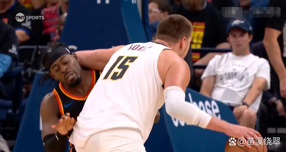 小手一抖，助攻到手！约基奇抢断速推反击 直塞沃特森轻松暴扣！