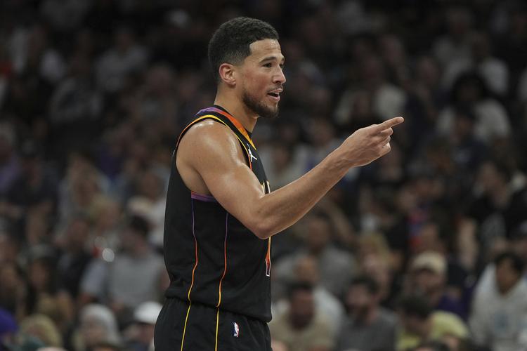 布克:邓恩更有侵略性了 他今夏一直在训练 好像一天都没休息过