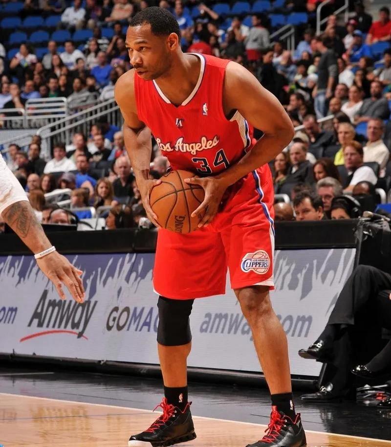 威利-格林:我和管理层每天都在交流 大家态度相同我们会继续努力