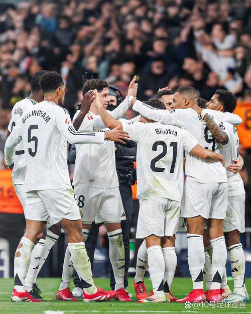 埃因霍温前锋：替补出场打进两球就像做梦，我会反复观看本场比赛