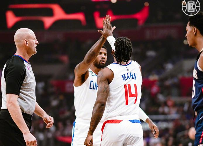 加时没顶住！鹈鹕10人轮换皆有得分入账 其中8人上双