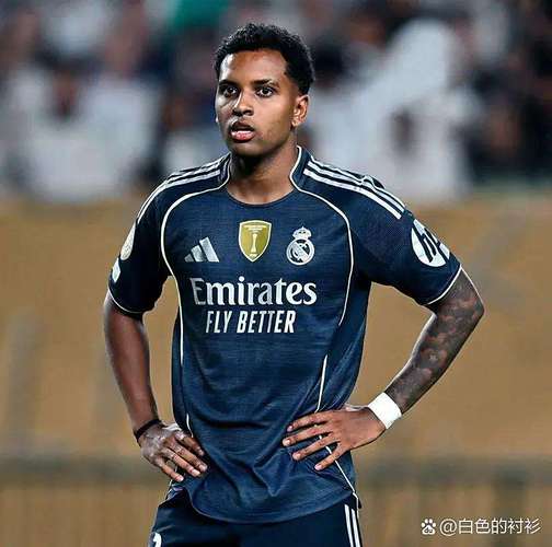 换上儿子！范佩西之子19岁沙奎尔欧联替补登场，迎职业生涯首秀