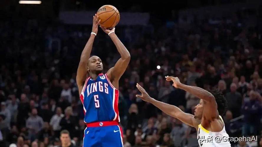 不准但能组织！福克斯19中6得15分1板1断1帽 12助攻串联全队