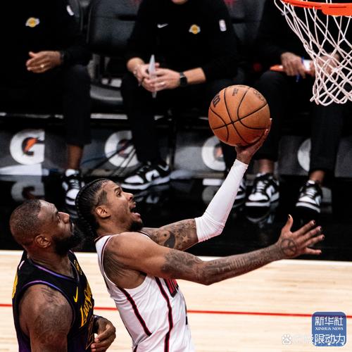 掀起反攻！塞克斯顿失误&特雷·琼斯抢断 怀特快下上篮反超比分