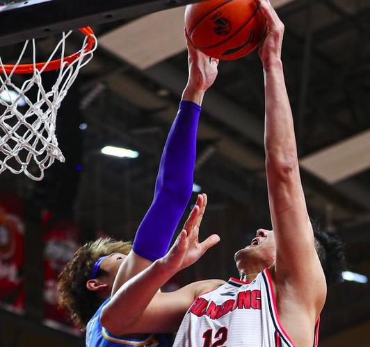 年轻双子星！半场三球10中5砍13分3板4助&米勒9中4拿到11分3帽