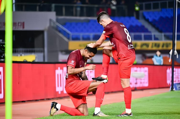 角球攻破阿森纳！查洛巴社媒晒庆祝照：我们继续前进！