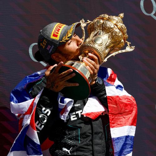 436场夺1冠！罗马赛前为60岁俱乐部传奇中卫阿尔戴尔举办致敬仪式